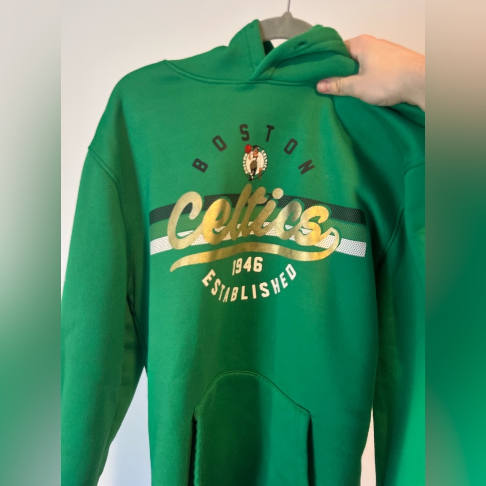 OFFICIAL BOSTON CELTICS HOODIE SIZE: L